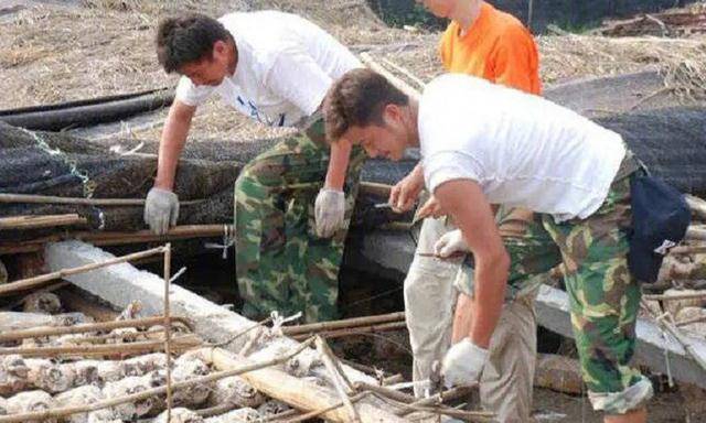 吴京曾在汶川地震时给灾民搭建帐篷