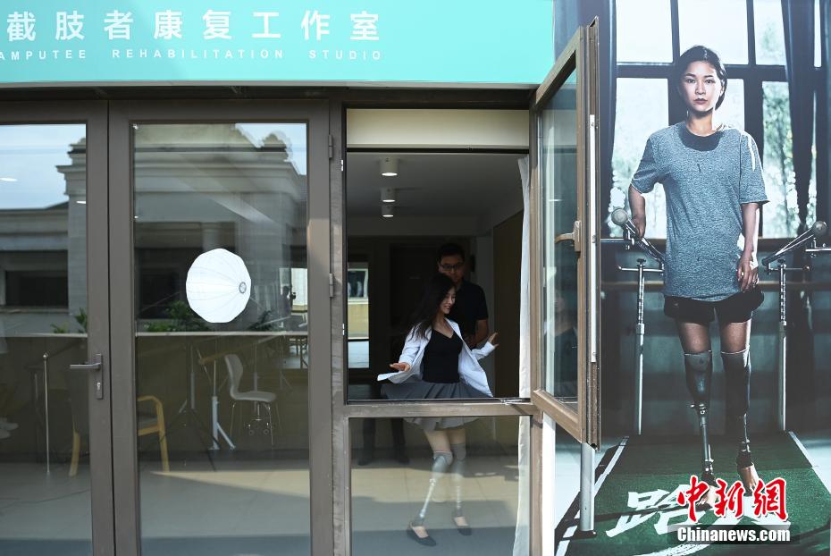 汶川地震幸存者单腿舞者30岁重回校园