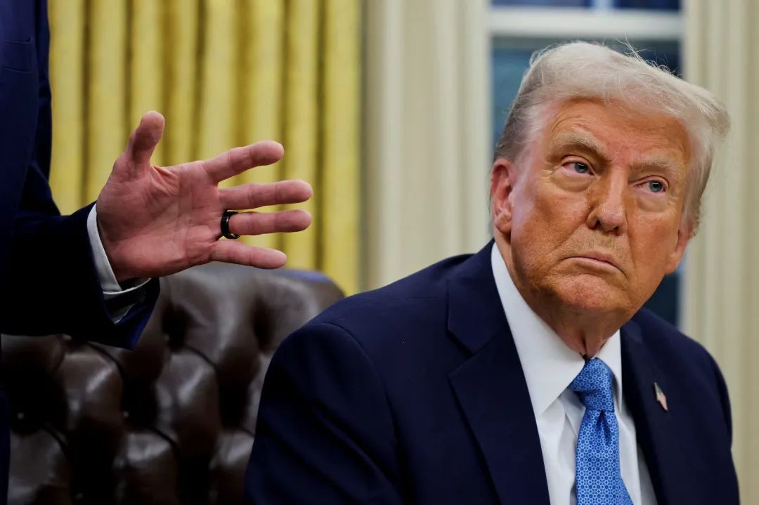 特朗普修令 将小额包裹关税降至54%：跨境购物者的福音还是挑战？