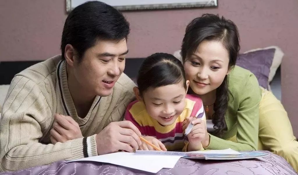 男子质疑妻子两个孩子1天100不够吗
