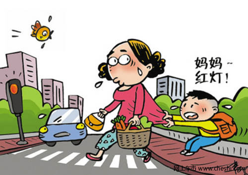 翻栏插队被民警薅回