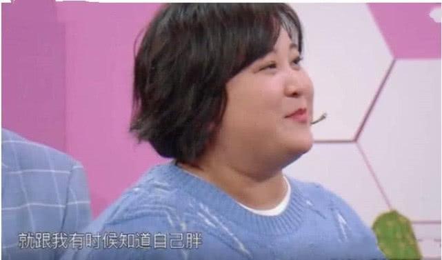 男子想抢喜 伴郎将男子一把推开