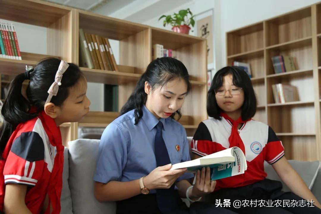 女孩拨打12309:我能换个爸爸吗?