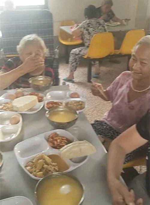 老太养老院呛饭离世