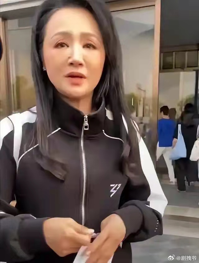 震惊！51岁曹颖自曝患胃癌，背后真相令人心碎！