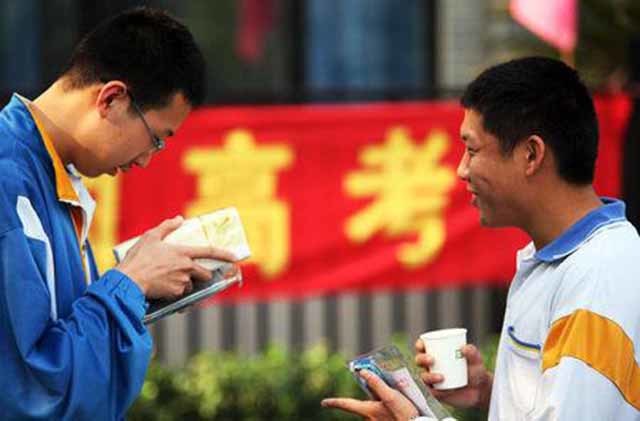 "全专业100人企业抢着要 老师笑开花"：揭秘就业市场新风口！