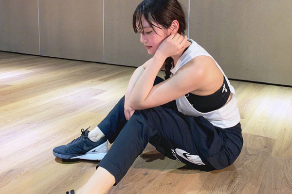 惊艳！章泽天罕晒健身照 素颜皮肤白里透红，网友直呼“状态绝了”