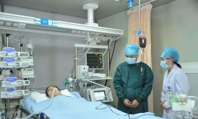 震惊！男子吃冰西瓜住进ICU，夏季饮食安全敲响警钟！
