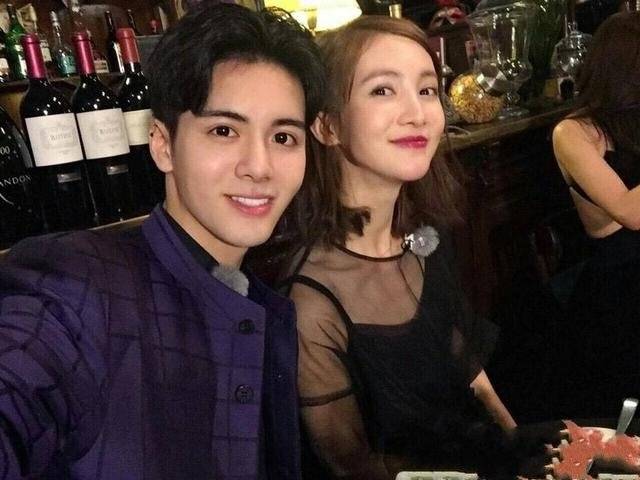 深夜密会引猜测！金晨与黄轩深夜聚会背后隐藏了什么？