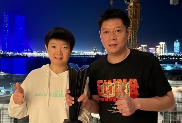 孙颖莎首局输球邱贻可急得满头是汗！关键时刻教练如何力挽狂澜？