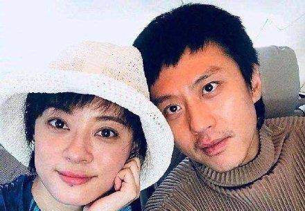 震惊！邓超发文悼念朱媛媛 狗头表情引争议，网友炸锅了！