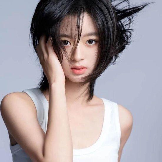 震惊！黄杨钿甜删除百万耳环照片背后竟隐藏这些秘密！