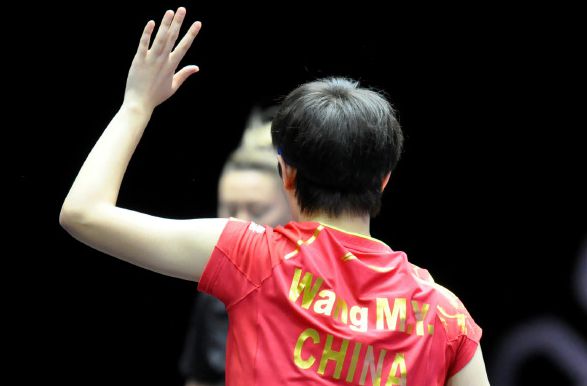 王曼昱横扫对手 晋级女单四强！强势表现引爆乒坛热议
