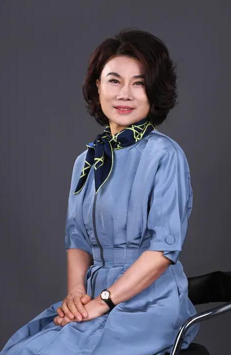 震撼重逢！孟羽童与董明珠见面相拥背后的故事揭秘