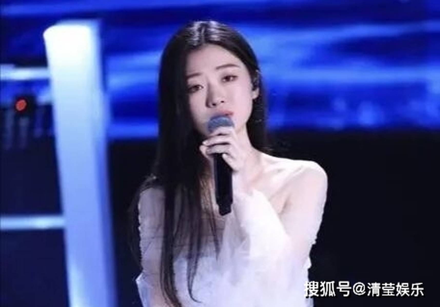 单依纯再夺第一发文！她凭什么屡创奇迹？揭秘背后的故事