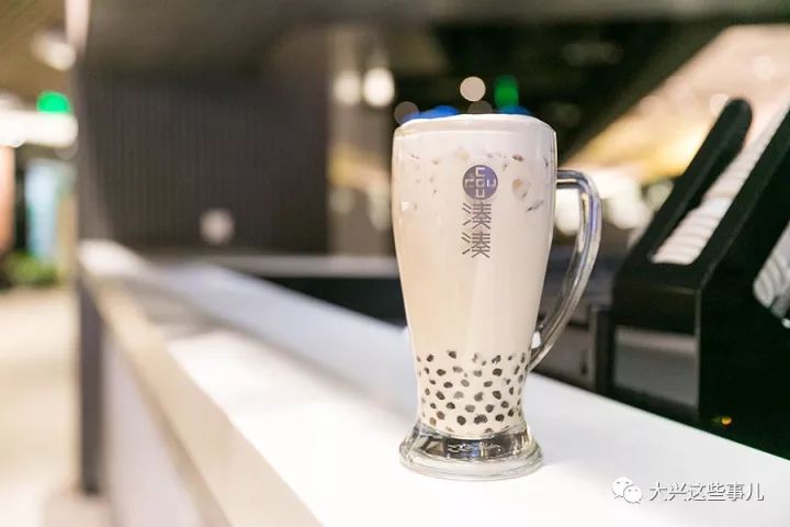 震撼瞬间！莎头捧起复刻杯背后的故事与荣耀